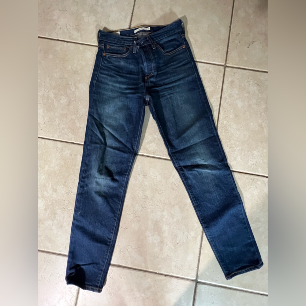 NWOT Levi’s Wedgie Jeans - 25